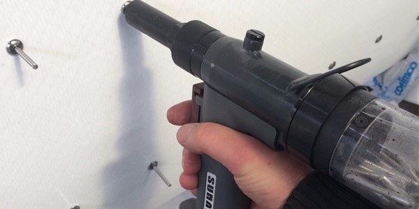 氣動(dòng)拉鉚槍為什么使用這么廣泛？