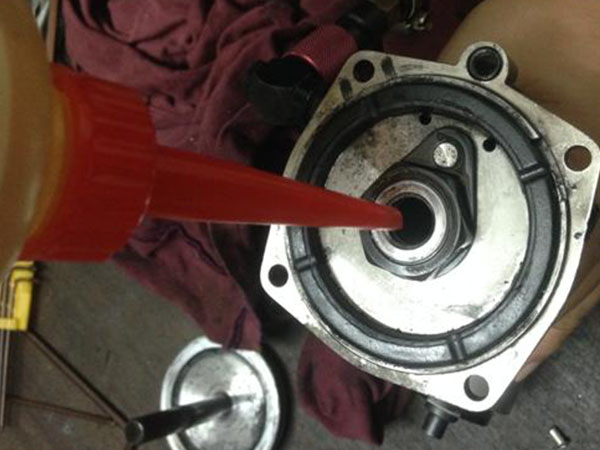 氣動拉鉚槍加油后行程還是不夠是什么原因？