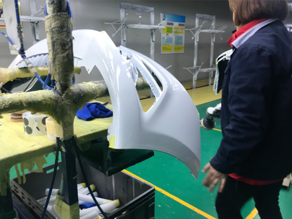 該如何進(jìn)行汽車美容修理？