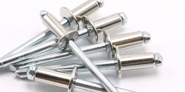 304不銹鋼抽芯鉚釘和316不銹鋼抽芯鉚釘有什么區(qū)別？