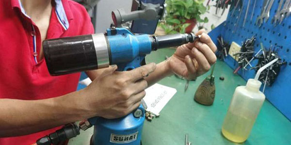 氣動鉚螺母槍可以自行維修嗎？