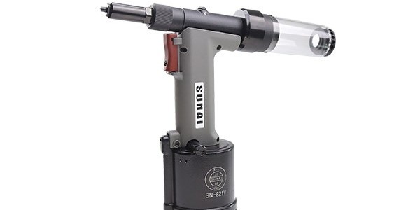 加工改造人字梯，牢固可靠，抽芯鉚釘及鉚釘槍板材之間鉚接